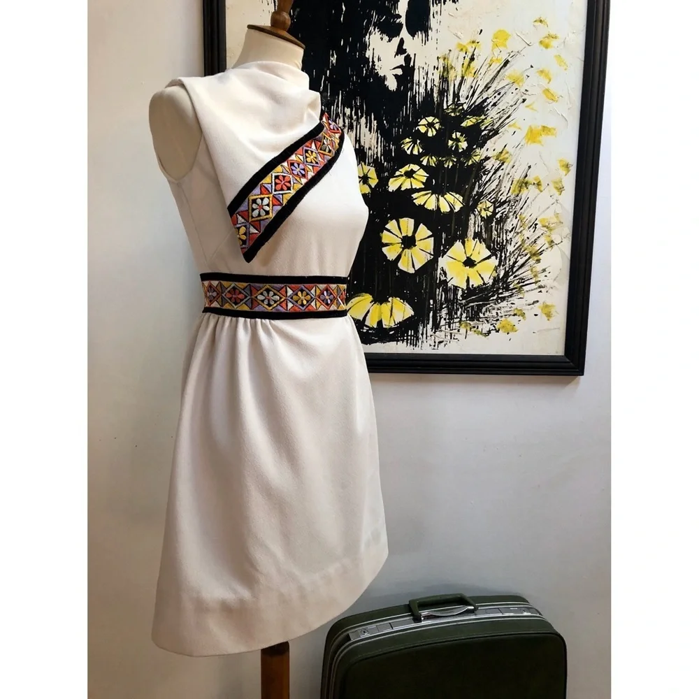 Stunning Vintage Dress - Picture 2 of 8